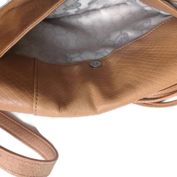 Michael Kors croc embossed leather shoulder Bag with tassel - Picture 8 of 8